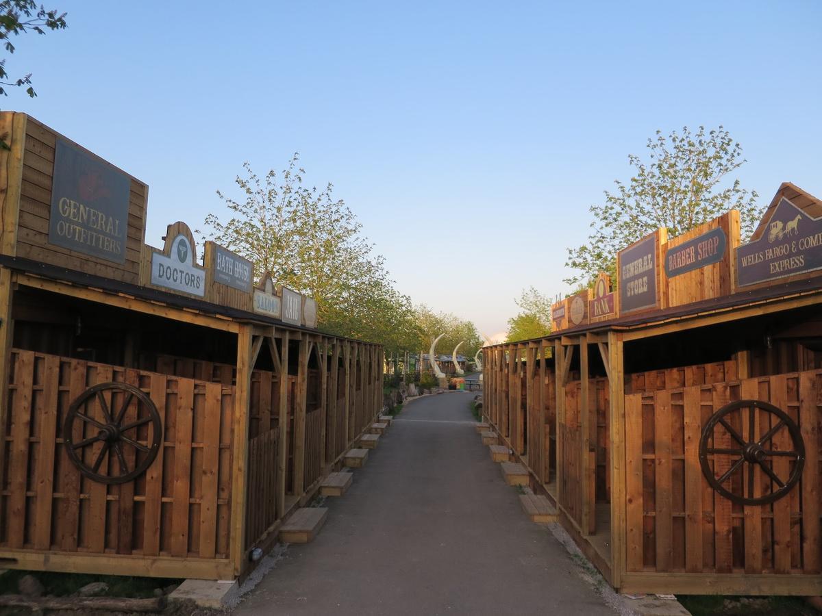 Adventurer'S Village Milton Keynes Esterno foto
